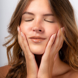 CHARLOTTE BIO GLOSSY LIP COLOR – NUDE MOKA 04